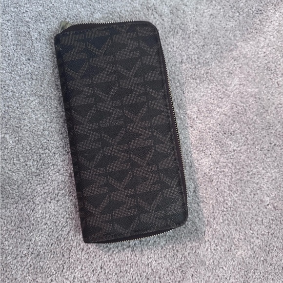 Michael Kors Fulton Large Logo Shoulder Bag with Large Wallet - Picture 12 of 14